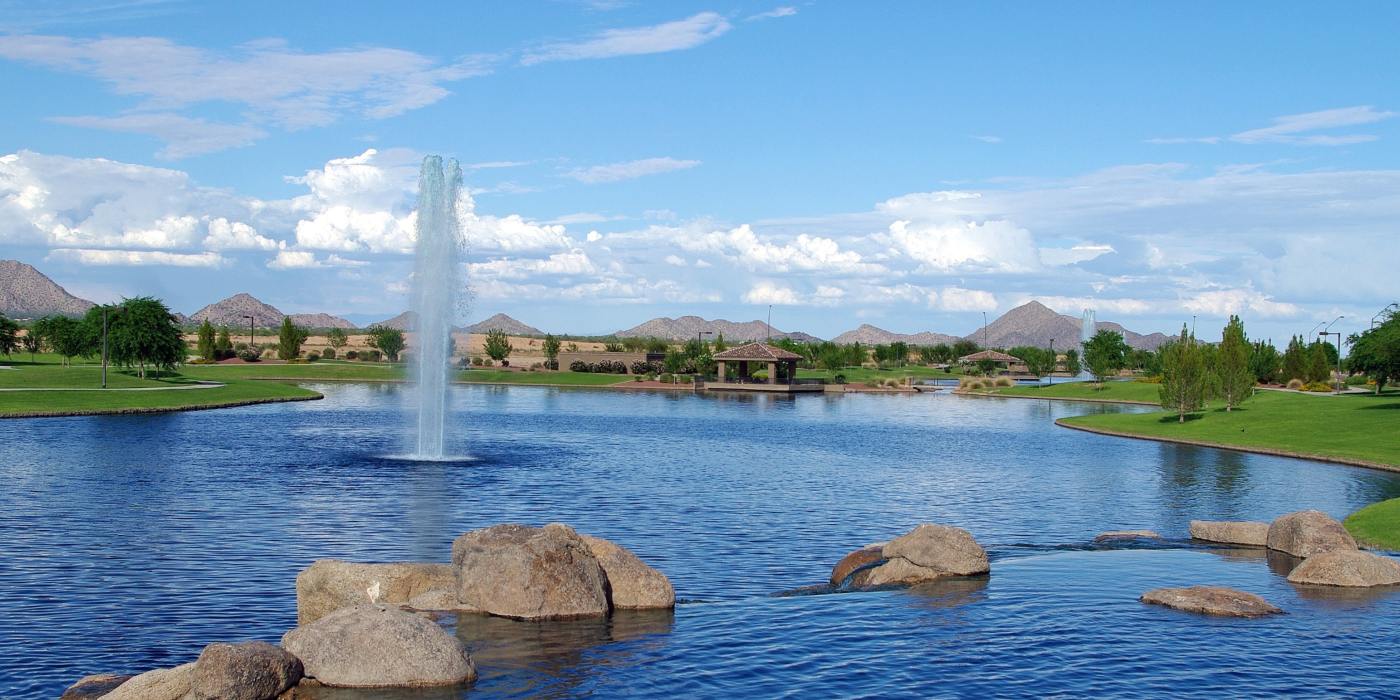 Lake and mountain landscape in Casa Grande